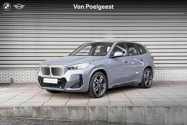 Grijs Occasion 2025 BMW iX1 Performance SUV | € 43.900 (Eerlijke prijs) - Afbeelding 1/4
