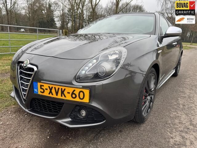 Grijs Gebruikt 2010 Alfa Romeo Giulietta Quadrifoglio Verde Hatchback | € 10.450 (Eerlijke prijs) - Afbeelding 1/4