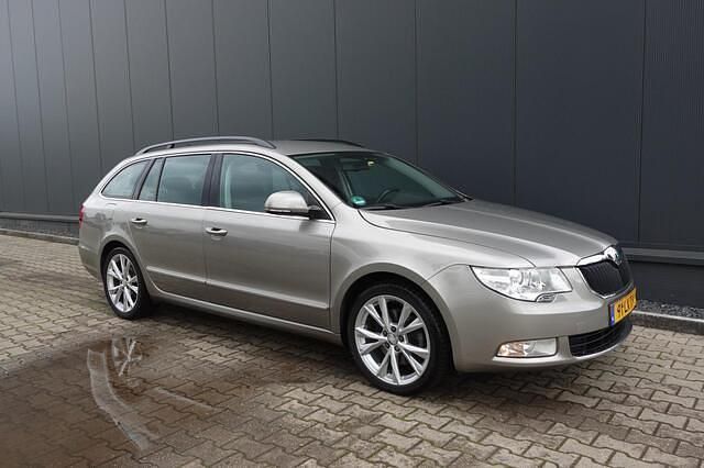 Occasion Skoda Superb Business Line 125 PK (91 kW) 2010 Beige Stationwagen