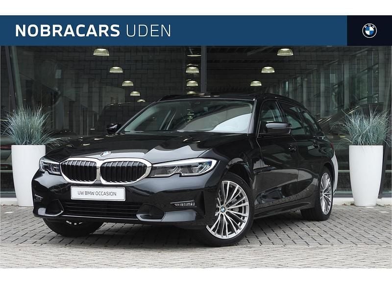 Zwart Gebruikt 2021 BMW 330e Executive Stationwagen | € 30.950 (Eerlijke prijs) - Afbeelding 1/4