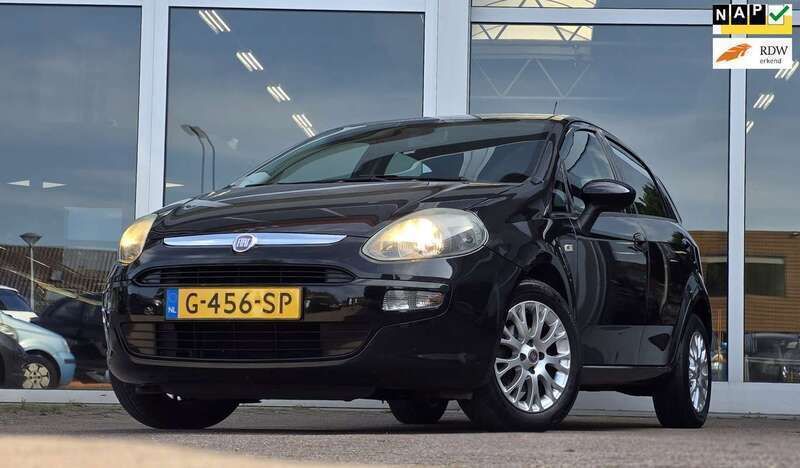 Zwart Gebruikt 2011 Fiat Punto Evo Business Hatchback | € 2.744 (Eerlijke prijs) - Afbeelding 1/3