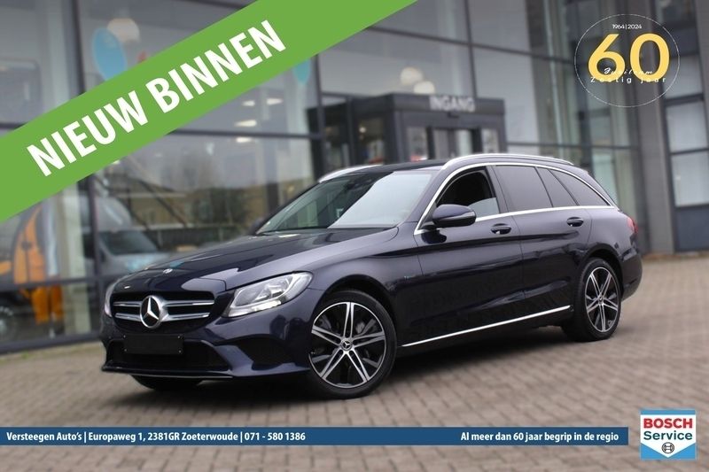 Blauw, metallic lak Gebruikt 2020 Mercedes C300e Luxury Stationwagen | € 26.450 (Eerlijke prijs) - Afbeelding 1/4