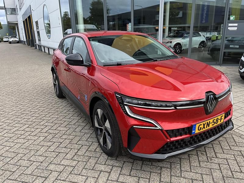 Occasion Renault Megane E-Tech Equilibre 161 kW (220 PK) 2024 Rouge flamme nnp Hatchback