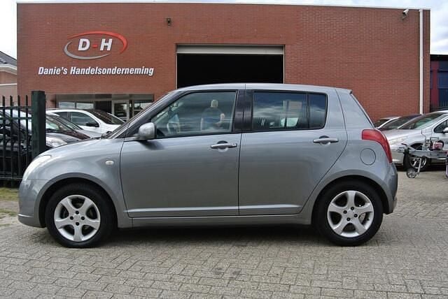 Grijs Gebruikt 2007 Suzuki Swift GLS Hatchback | € 1.599 (Goede deal) - Afbeelding 1/4