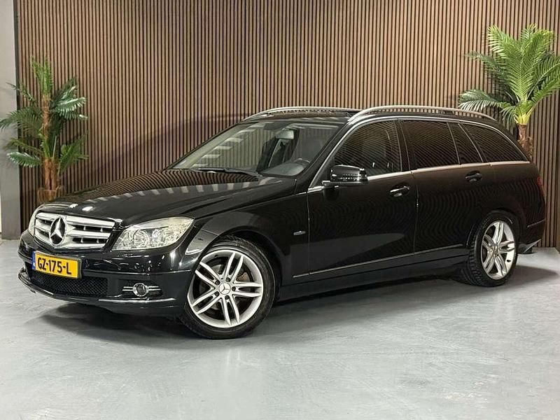 Zwart (metallic) Gebruikt 2010 Mercedes C180 Stationwagen | € 5.499 (Super prijs) - Afbeelding 1/4