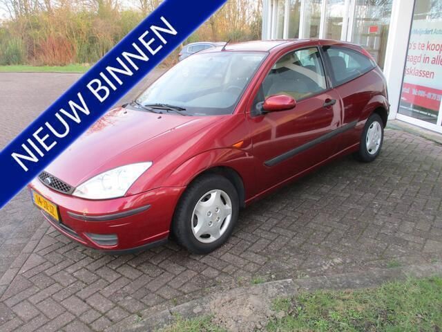 Rood Gebruikt 2002 Ford Focus Hatchback | € 1.260 (Eerlijke prijs) - Afbeelding 1/4