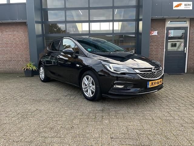 Zwart Gebruikt 2017 Opel Astra Business Hatchback | € 11.650 (Eerlijke prijs) - Afbeelding 1/3