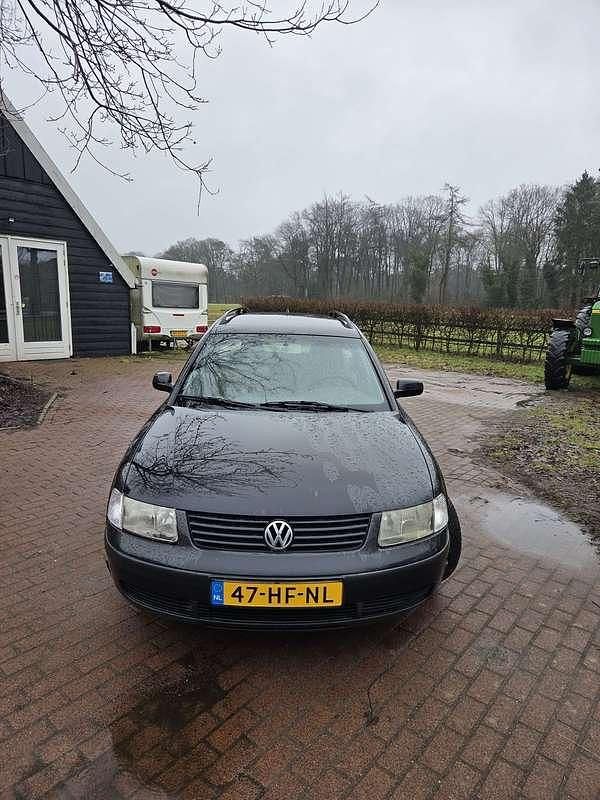 Occasion VW Passat Comfortline 116 PK (85 kW) 2001 Zwart Stationwagen