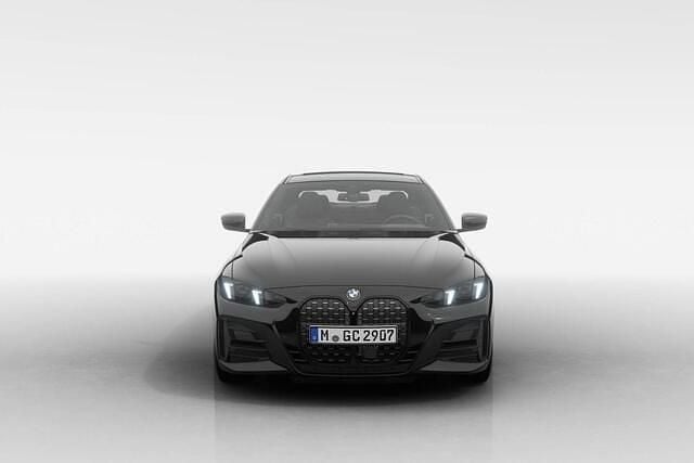 Nieuw BMW 420 M Sport 184 PK (135 kW) 2025 Saphirschwarz metallic (475) (zwart metallic) Coupé