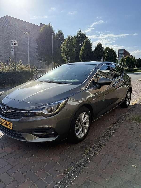 Grijs Gebruikt 2021 Opel Astra Hatchback | € 15.500 (Super prijs) - Afbeelding 1/4