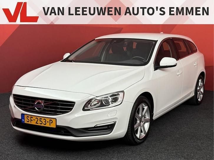 Wit Occasion 2018 Volvo V60 Stationwagen | € 15.900 (Goede deal) - Afbeelding 1/4