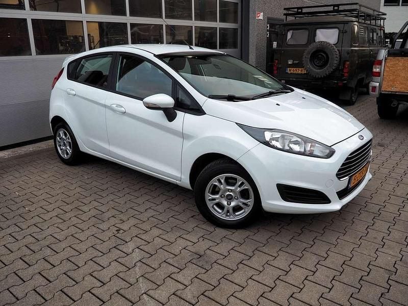 Wit Gebruikt 2015 Ford Fiesta Style Hatchback | € 7.250 (Goede deal) - Afbeelding 1/4