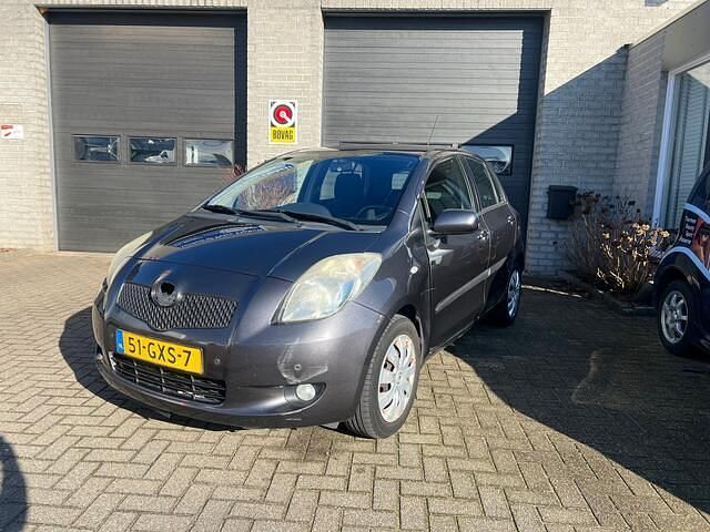 Grijs Occasion 2008 Toyota Yaris Sol Hatchback | € 2.250 (Super prijs) - Afbeelding 1/4