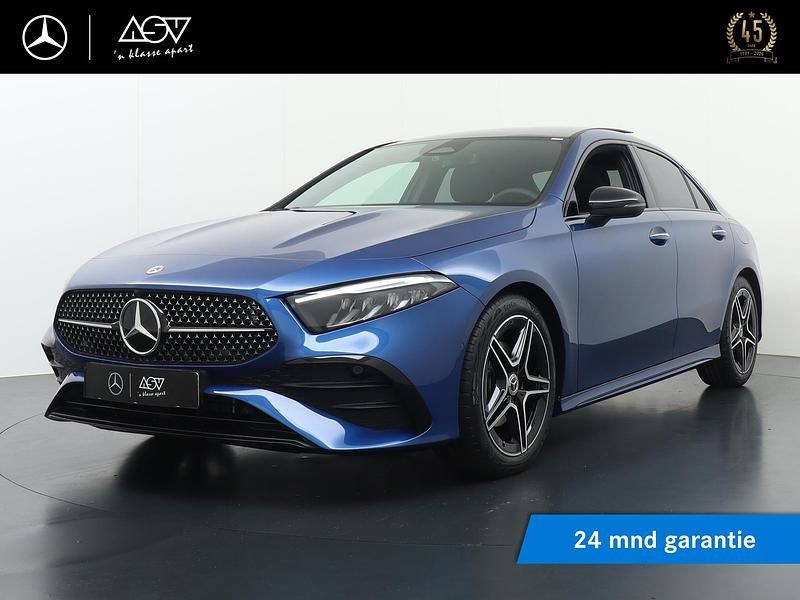 Occasion Mercedes A180 AMG line 136 PK (100 kW) 2024 Blauw Sedan