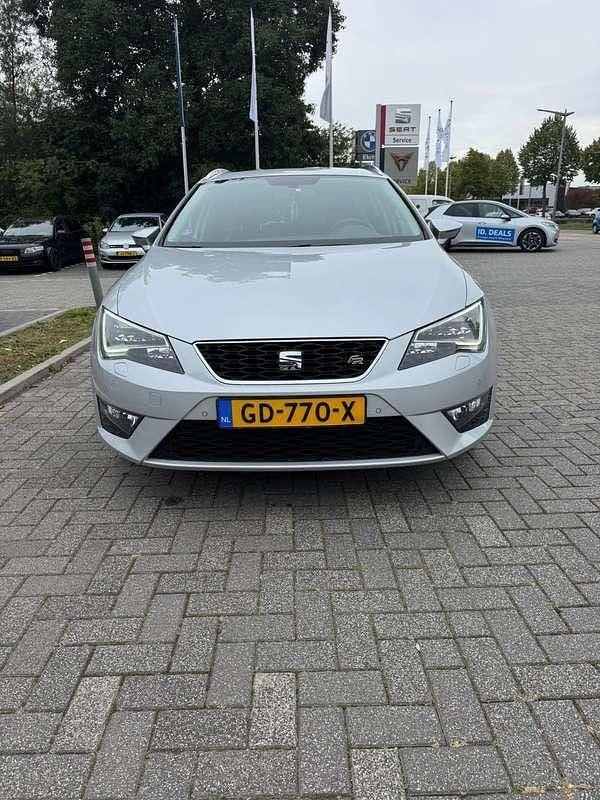 Grijs Gebruikt 2015 Seat Leon FR Stationwagen | € 12.000 (Eerlijke prijs) - Afbeelding 1/4