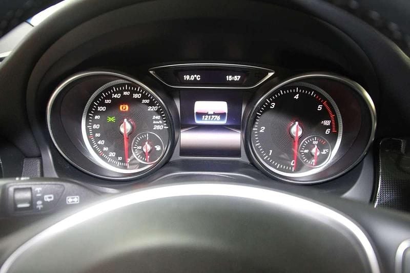 Grijs Gebruikt 2017 Mercedes CLA180 Business Sedan | € 13.500 (Super prijs) - Afbeelding 1/4