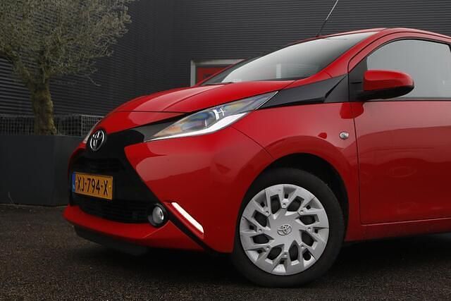 Occasion Toyota Aygo X-clusiv 69 PK (50 kW) 2015 Rood Hatchback