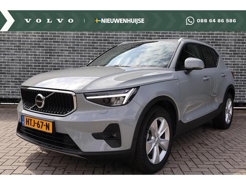 Grijs Gebruikt 2022 Volvo XC40 Core SUV | € 37.899 (Eerlijke prijs) - Afbeelding 1/4