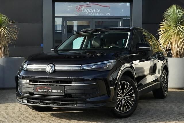 Zwart Gebruikt 2025 VW Tiguan Edition SUV | € 39.950 (Super prijs) - Afbeelding 1/4