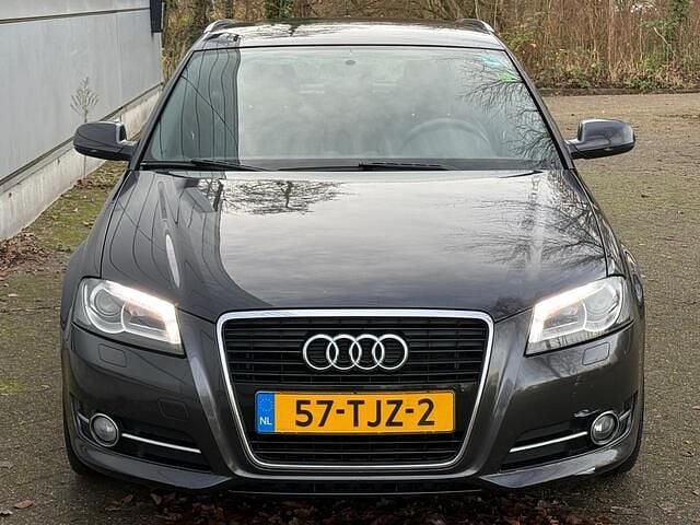 Grijs Gebruikt 2012 Audi A3 Sportback S-Line Hatchback | € 4.750 (Super prijs) - Afbeelding 1/4