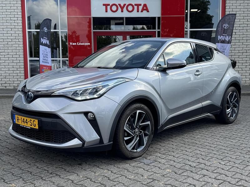 Grijs Gebruikt 2022 Toyota C-HR SUV | € 24.900 (Goede deal) - Afbeelding 1/4