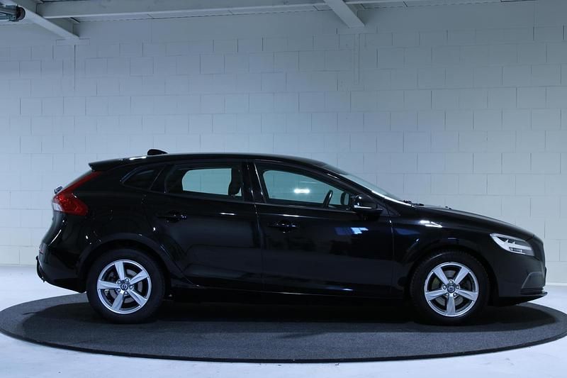 Occasion Volvo V40 122 PK (89 kW) 2019 Zwart Hatchback