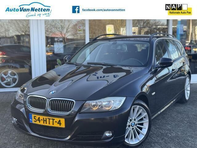 Zwart, metallic lak Gebruikt 2009 BMW 325 Executive Stationwagen | € 6.999 (Eerlijke prijs) - Afbeelding 1/4