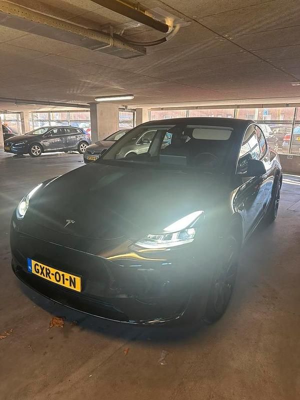 Occasion 2024 Tesla Model Y SUV | € 35.000 (Eerlijke prijs) - Afbeelding 1/4
