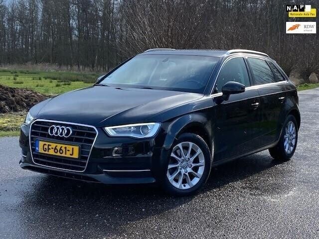 Zwart Gebruikt 2015 Audi A3 Attraction Hatchback | € 11.988 (Duur) - Afbeelding 1/4