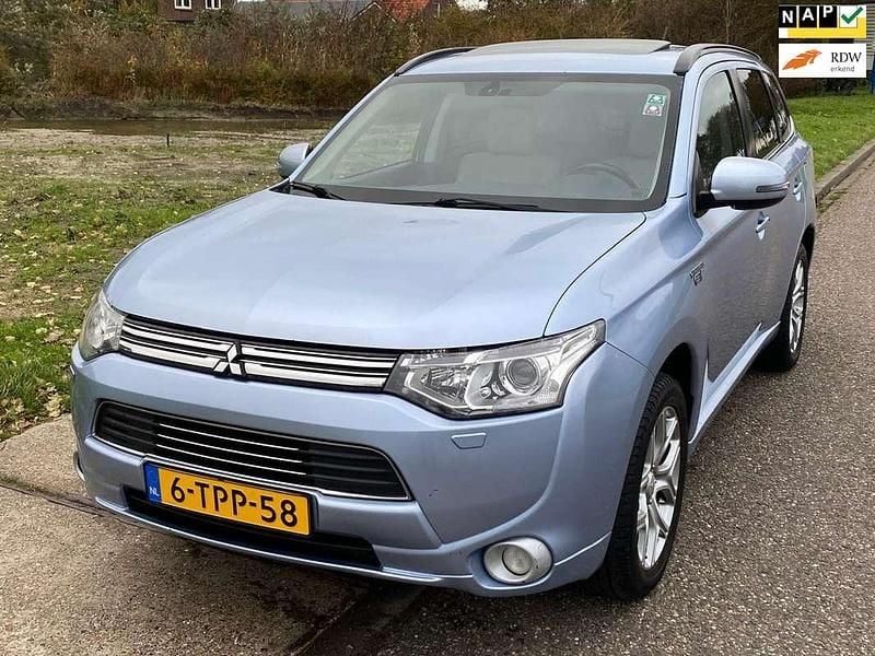 Blauw (metallic) Gebruikt 2014 Mitsubishi Outlander P-HEV Instyle SUV | € 8.749 (Goede deal) - Afbeelding 1/4