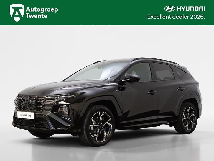 Abyss black (zwart metallic) Occasion 2025 Hyundai Tucson N Line SUV | € 38.900 (Goede deal) - Afbeelding 1/4