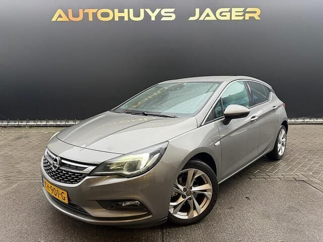 Bruin (metallic) Occasion 2016 Opel Astra Innovation Hatchback | € 6.950 (Goede deal) - Afbeelding 1/4