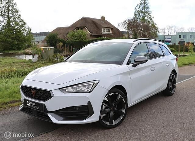 Wit Gebruikt 2023 Cupra Leon Stationwagen | € 27.495 (Eerlijke prijs) - Afbeelding 1/4
