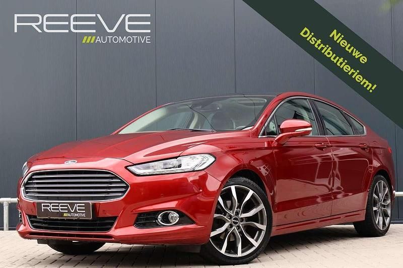 Rood Gebruikt 2015 Ford Mondeo Titanium Hatchback | € 13.750 (Eerlijke prijs) - Afbeelding 1/4
