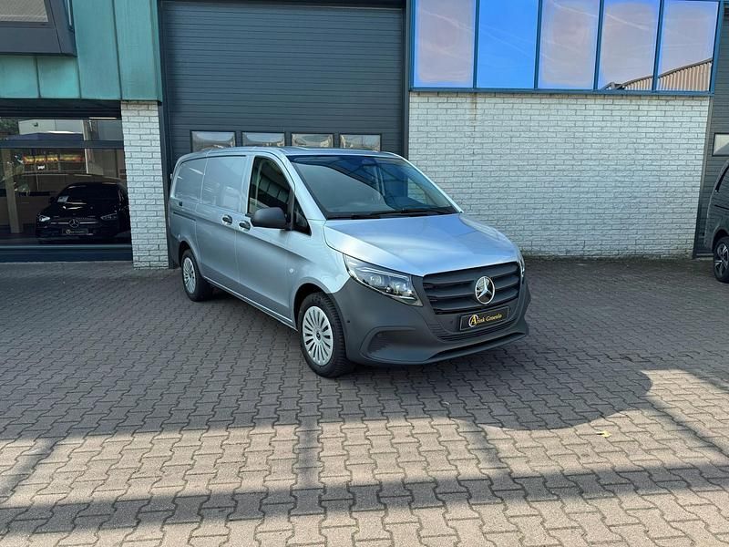 Zilver Gebruikt 2024 Mercedes Vito MPV | € 44.500 - Afbeelding 1/4