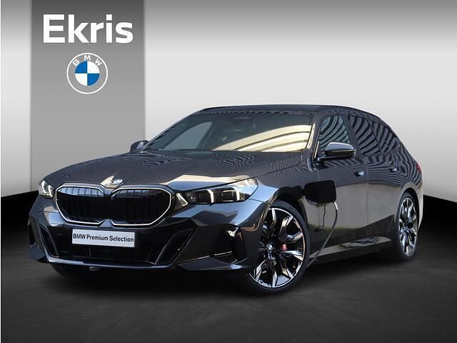 Grijs Occasion 2026 BMW 530e Comfort Edition Stationwagen | € 92.746 - Afbeelding 1/4