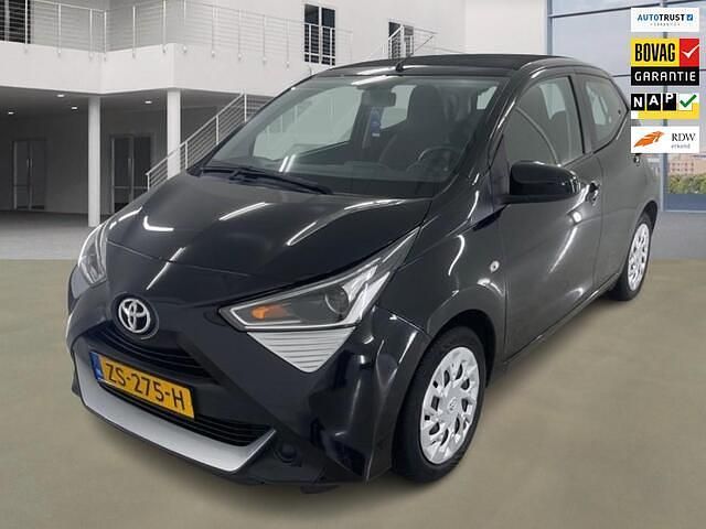 Zwart (metallic) Gebruikt 2019 Toyota Aygo X-play Hatchback | € 13.750 (Eerlijke prijs) - Afbeelding 1/4