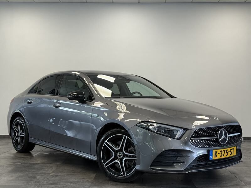 Grijs Gebruikt 2021 Mercedes A250 Business Sedan | € 31.240 (Eerlijke prijs) - Afbeelding 1/4