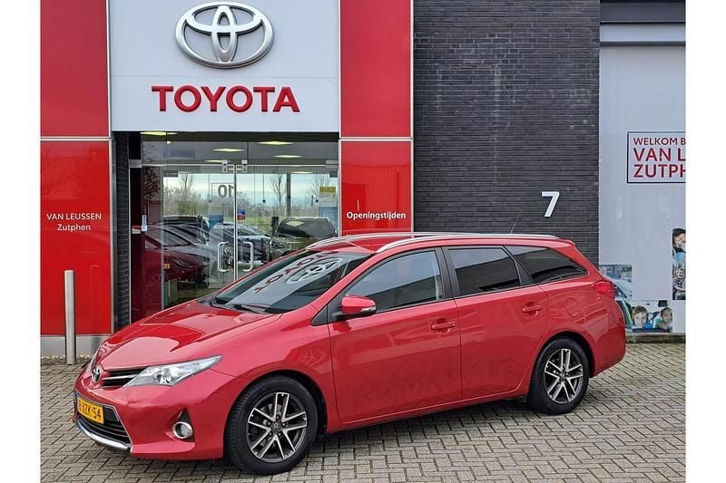 Rood Gebruikt 2014 Toyota Auris Touring Sports Trend Stationwagen | € 11.999 (Eerlijke prijs) - Afbeelding 1/1