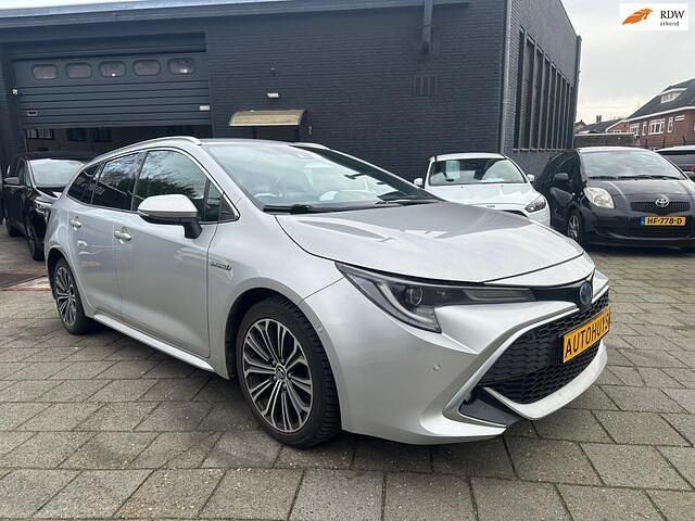Grijs (metallic) Occasion 2020 Toyota Corolla Executive Hatchback | € 17.900 (Eerlijke prijs) - Afbeelding 1/4