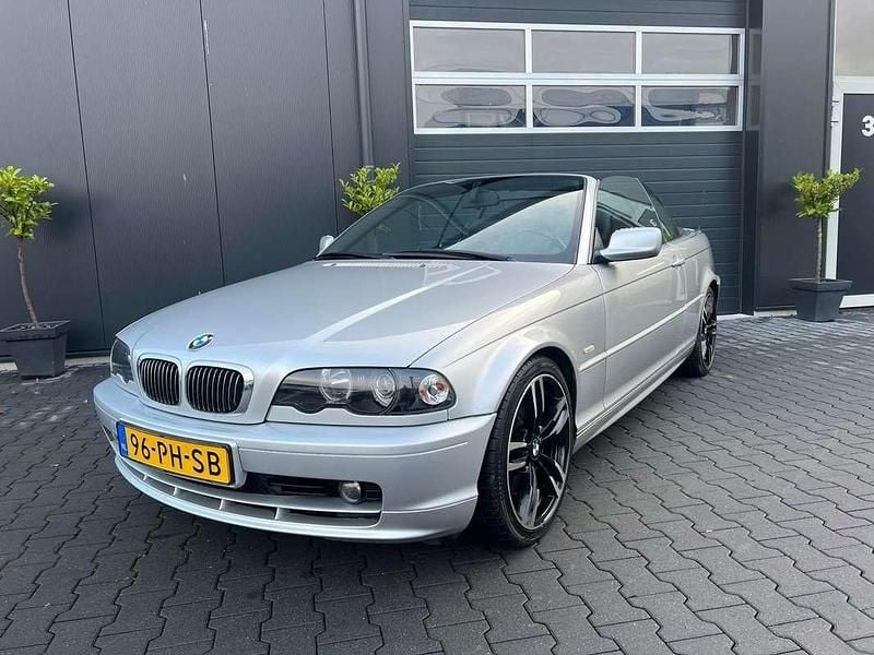 Grijs, metallic lak Gebruikt 2000 BMW 323 Cabriolet Executive Cabriolet | € 5.999 (Super prijs) - Afbeelding 1/4