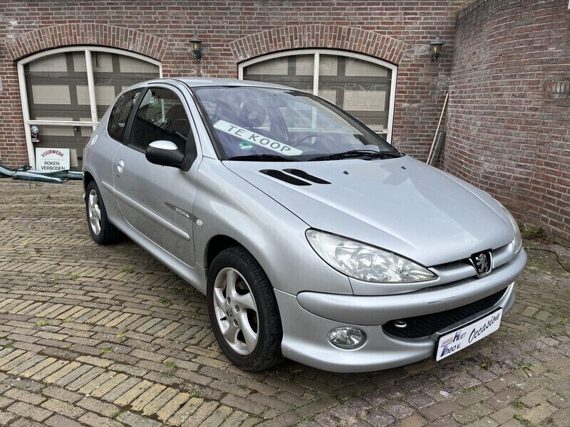 Grijs Gebruikt 2004 Peugeot 206 Quiksilver Hatchback | € 2.495 (Duur) - Afbeelding 1/4