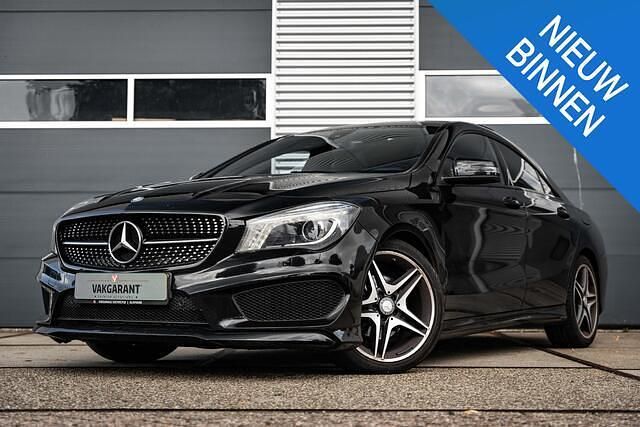 Zwart Gebruikt 2015 Mercedes CLA180 AMG Sedan | € 17.395 (Eerlijke prijs) - Afbeelding 1/4