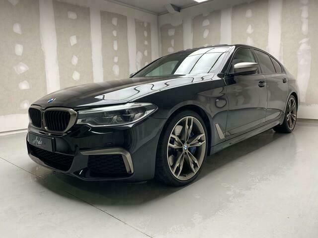 Zwart Gebruikt 2019 BMW M550 Sedan | € 51.950 (Goede deal) - Afbeelding 1/4
