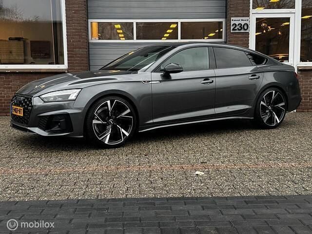 Grijs Occasion 2021 Audi A5 Sportback S-Line Hatchback | € 19.950 (Super prijs) - Afbeelding 1/4