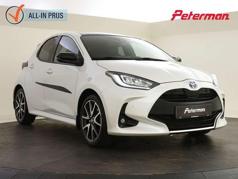 Wit Gebruikt 2022 Toyota Yaris Hybrid Executive Hatchback | € 20.899 (Eerlijke prijs) - Afbeelding 1/4