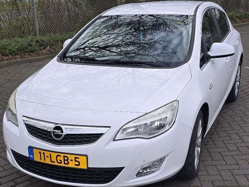 Wit Gebruikt 2010 Opel Astra Coupé | € 4.500 - Afbeelding 1/4