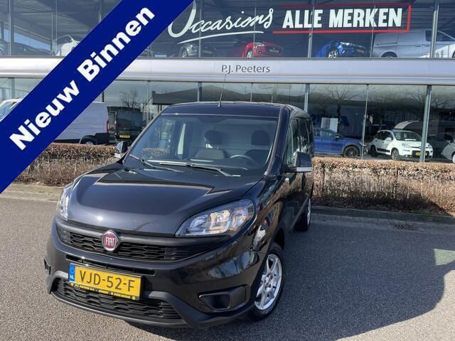 Zwart Gebruikt 2021 Fiat Doblò MPV | € 10.850 (Iets duurder) - Afbeelding 1/4