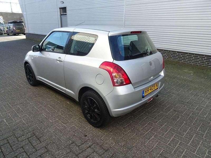 Occasion Suzuki Swift 93 PK (68 kW) 2010 Grijs Hatchback