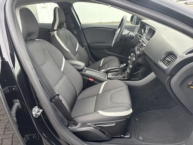 Occasion Volvo V40 Dynamic 152 PK (111 kW) 2019 Zwart (metallic) Hatchback